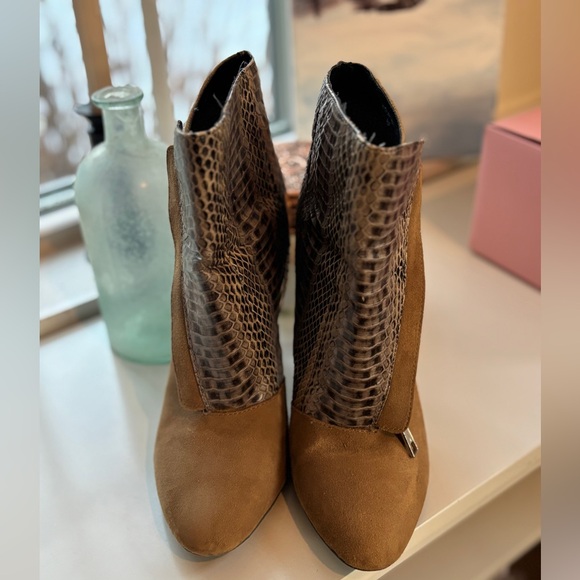 Rebecca Minkoff The Dante Snake embossed leather and suede booties size 8 - Picture 3 of 6